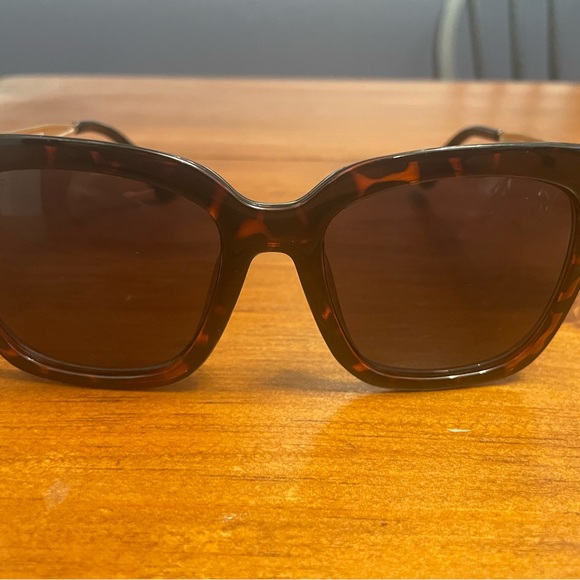 DIFF Oversized Tortoise Shell Sunglasses - Picture 1 of 3